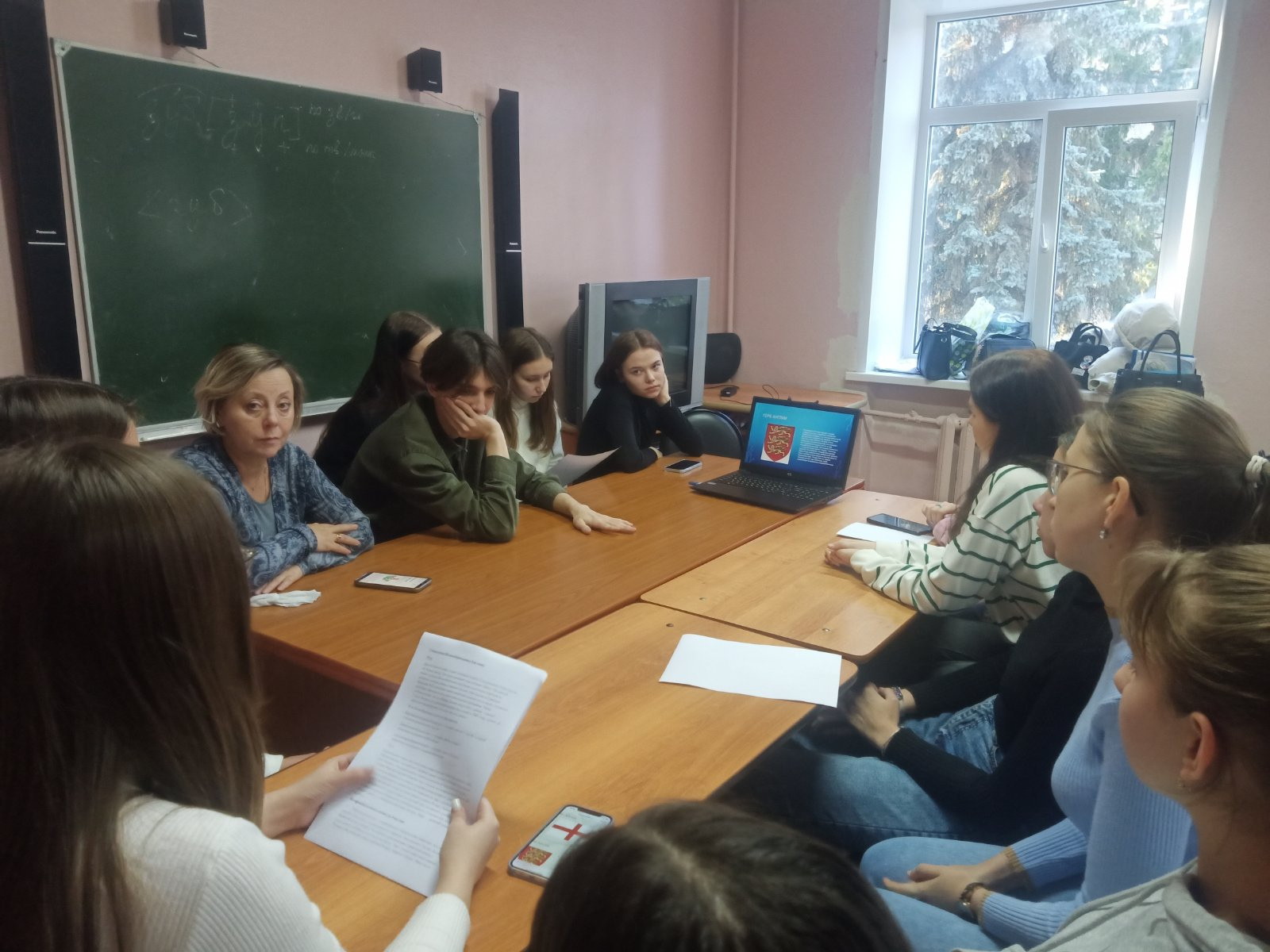 Заседание студенческого научного кружка «Мир вокруг нас: языки и культуры»